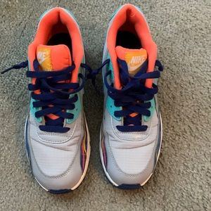 Womens Nike Air Max. Worn maybe 4 times. Very comfortable.